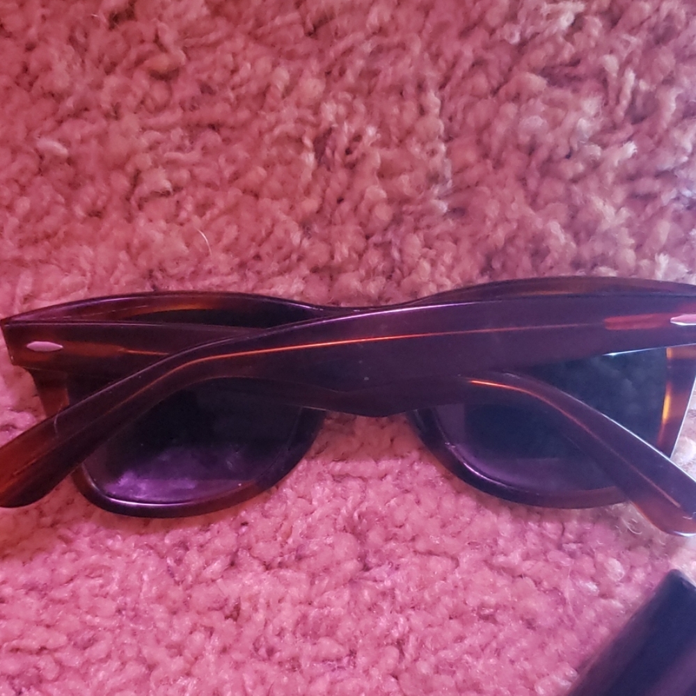 Sunglasses - Picture 3 of 4